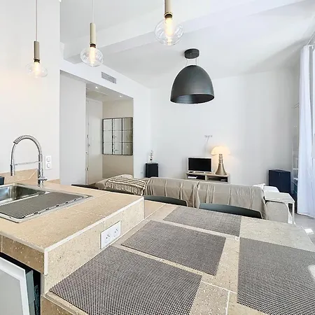 Vidal Rue Antibes Sncf Station 2 Mn 1 Bedroom Quiet Building Hyper Center Olam Apartment