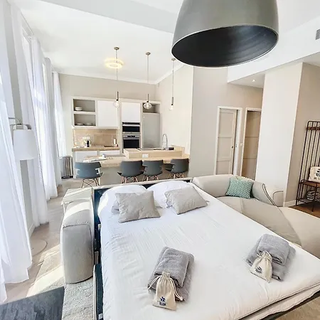 Vidal: Modern Antibes Near Sncf Station Apartment Cannes